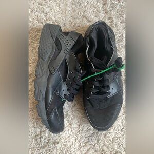 Nike black huaraches